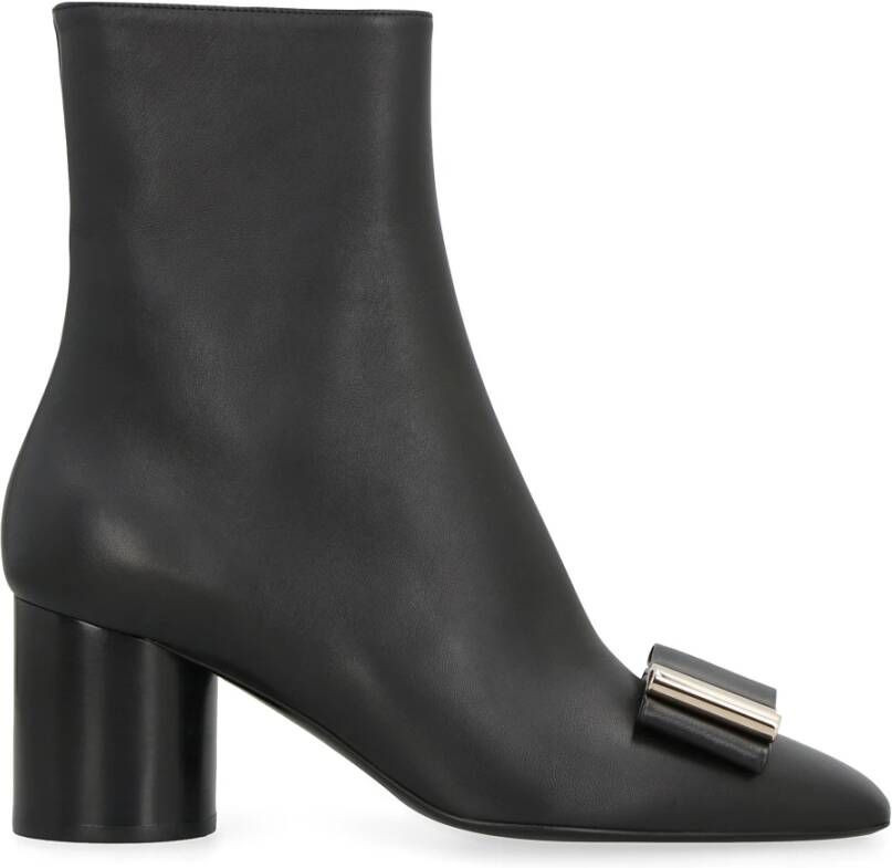 Salvatore Ferragamo Leonia Leren Enkellaarzen Black Dames