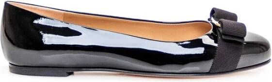 Salvatore Ferragamo Zwarte Ballerina`s met Patentleren Voorkant Strik Black Dames