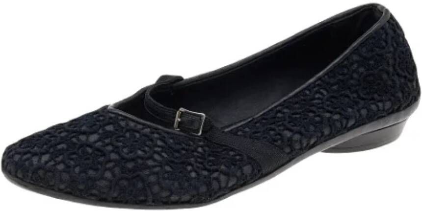 Salvatore Ferragamo Pre-owned Fabric flats Black Dames