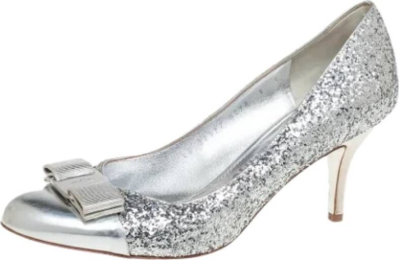 Salvatore Ferragamo Pre-owned Fabric heels Gray Dames