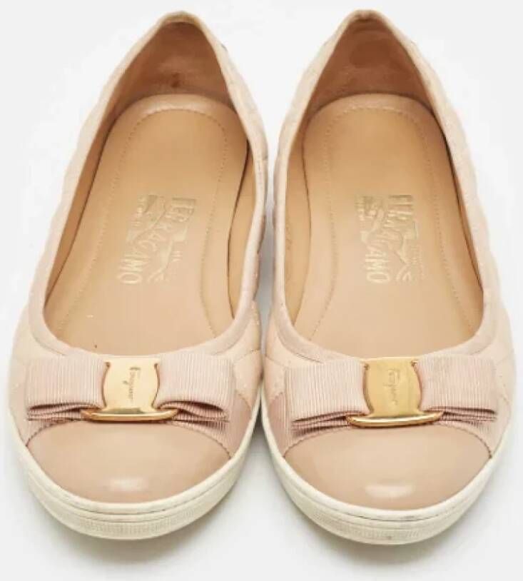 Salvatore Ferragamo Pre-owned Leather flats Beige Dames