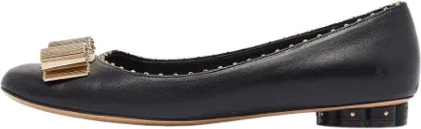 Salvatore Ferragamo Pre-owned Leather flats Black Dames