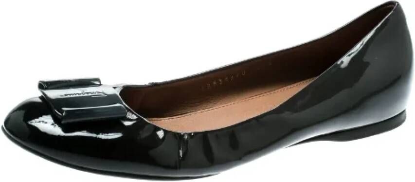 Salvatore Ferragamo Pre-owned Leather flats Gray Dames