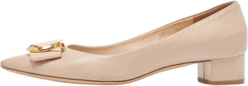 Salvatore Ferragamo Pre-owned Leather heels Beige Dames