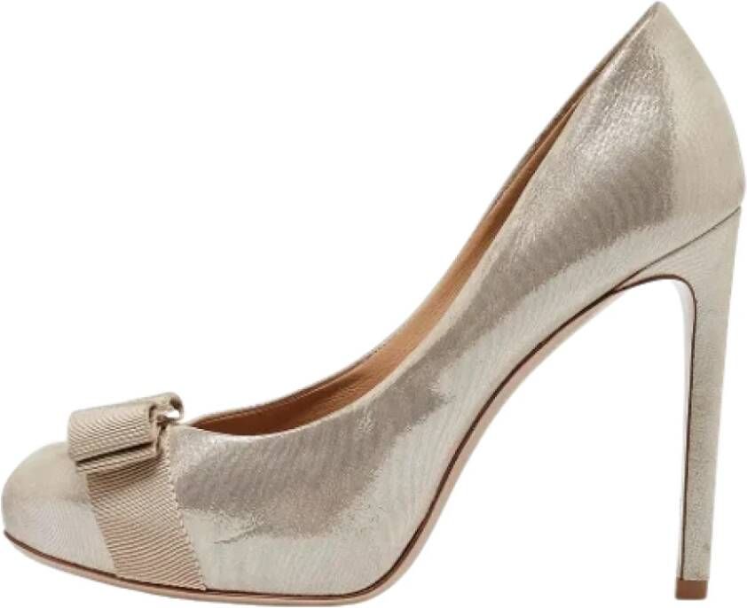 Salvatore Ferragamo Pre-owned Leather heels Beige Dames