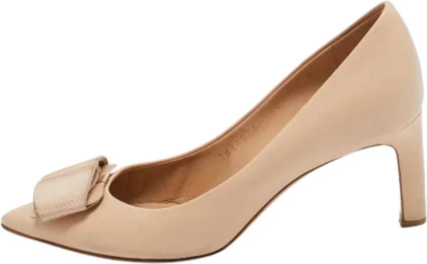 Salvatore Ferragamo Pre-owned Leather heels Beige Dames