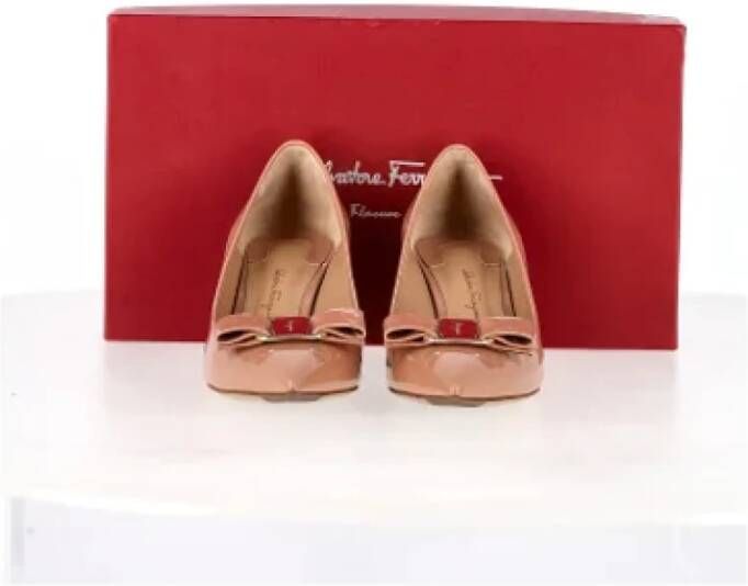 Salvatore Ferragamo Pre-owned Leather heels Beige Dames