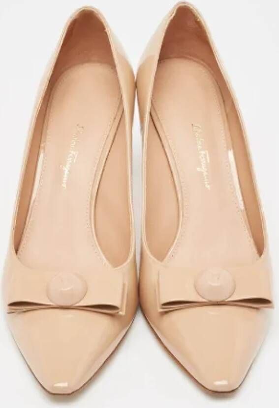 Salvatore Ferragamo Pre-owned Leather heels Beige Dames