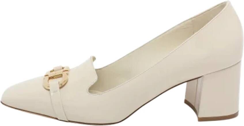 Salvatore Ferragamo Pre-owned Leather heels Beige Dames