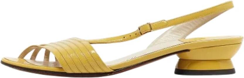 Salvatore Ferragamo Pre-owned Leather sandals Yellow Dames