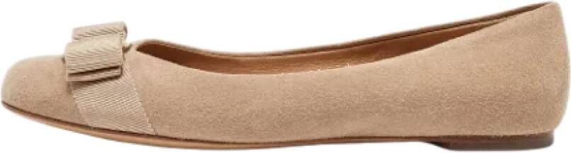 Salvatore Ferragamo Pre-owned Suede flats Beige Dames