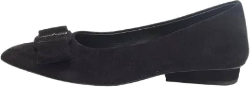 Salvatore Ferragamo Pre-owned Suede flats Black Dames