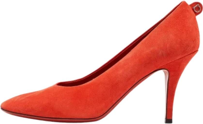 Salvatore Ferragamo Pre-owned Suede heels Orange Dames