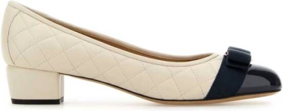 Salvatore Ferragamo Tweekleurige nappaleren pumps Beige Dames