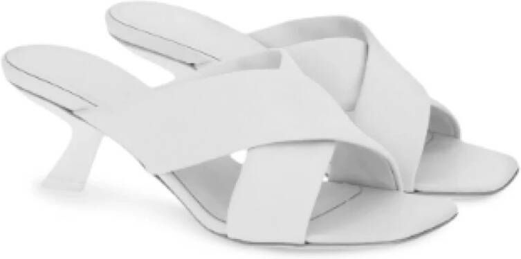 Salvatore Ferragamo Witte Lamsvacht Crossover-Strap Muiltjes White Dames