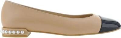 Stuart Weitzman Ballerina's van kalfsleer met parelapplicatie en lakleren neus Beige Dames