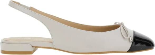 Stuart Weitzman Beige Ballet Flats met Strik Detail Beige Dames