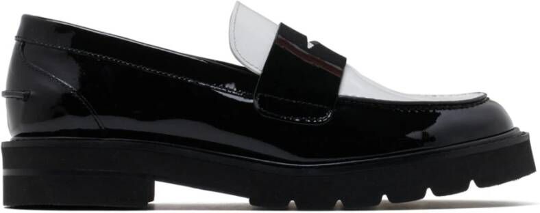 Stuart Weitzman Platte schoenen met Parker Lift Loafer Patent Black Dames