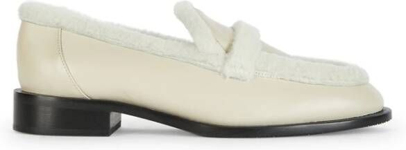 Stuart Weitzman Stijlvolle Slip-On Loafers Beige Dames