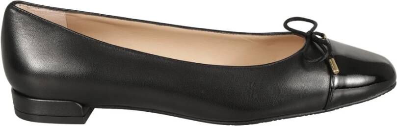 Stuart Weitzman Loafers & ballerina schoenen Black Almond Toe Ballerinas in zwart