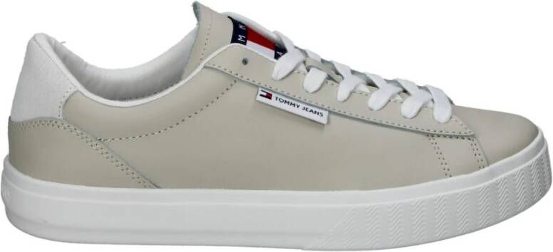 TOMMY JEANS Plateausneakers TJW CUPSOLE SNEAKER ESS met logo-patch op de tong vrijetijdsschoen halfhoge schoen veterschoen