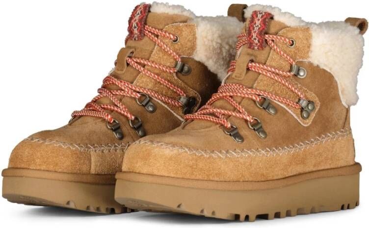 UGG Snowboots Dames Classic Alpine Lace-up Maat: 38 Materiaal: Suède Kleur: Cognac