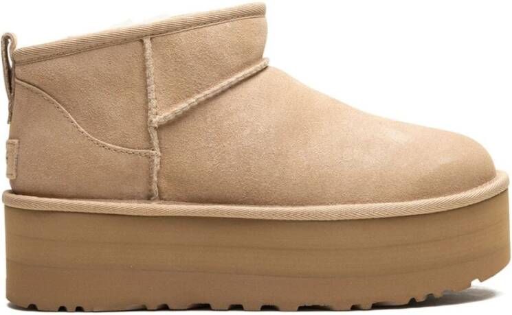 UGG Vachtlaarzen Dames W Classic Ultra Mini Platform Maat: 40 Materiaal: Suède Kleur: Beige