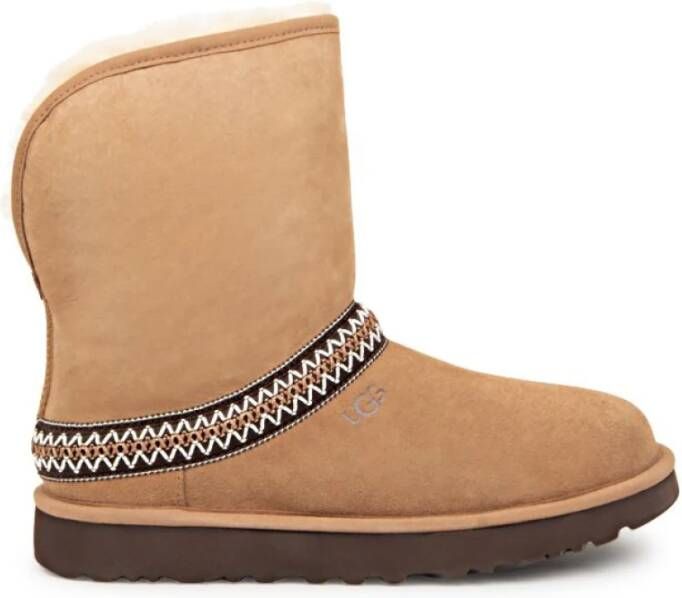 UGG Vachtlaarzen Dames Classic Short Crescent Maat: 39 Materiaal: Suède Kleur: Cognac