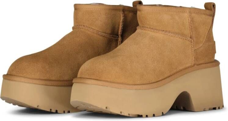 UGG Vachtlaarzen Dames Classic Ultra Mini New Heights Maat: 43 Materiaal: Suède Kleur: Cognac