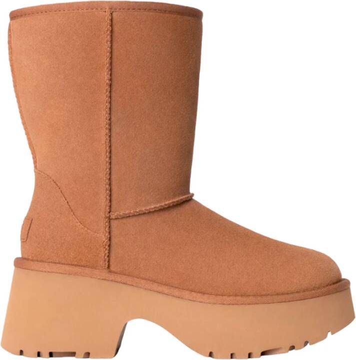 UGG Boots Dames Classic Short New Heights Maat: 40 Materiaal: Suède Kleur: Cognac