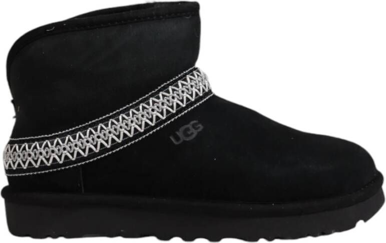 UGG Vachtlaarzen Dames Classic Mini Crescent Maat: 41 Materiaal: Suède Kleur: Zwart