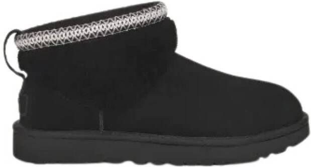 UGG Vachtlaarzen Classic Ultra Mini Maxi Curly Maat: 37 Materiaal: Suèdelook Kleur: Zwart