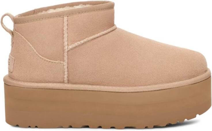 UGG Vachtlaarzen Dames W Classic Ultra Mini Platform Maat: 42 Materiaal: Suède Kleur: Beige