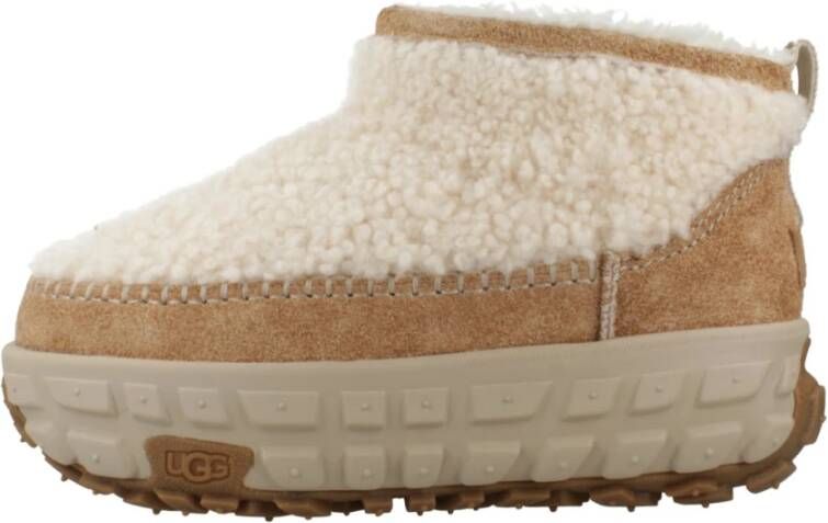 Ugg Venture Daze Ultra Mini enkellaarsje van schapenvacht met suède details