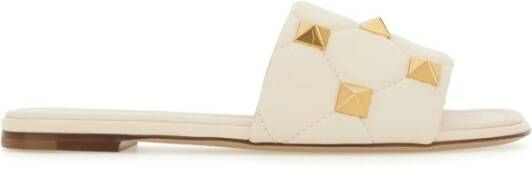 Valentino Garavani Comfortabele Pantoffels voor Thuis Beige Dames