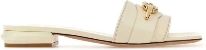 Valentino Garavani Stijlvolle Slippers voor Zomer Beige Dames