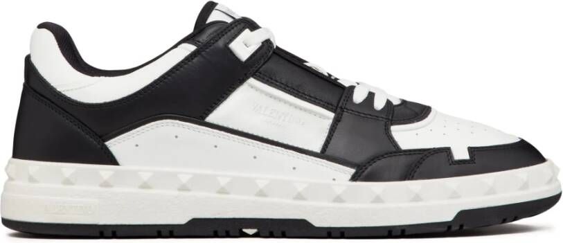 Valentino Garavani Leren sneakers met kegel- en studversieringen White Heren