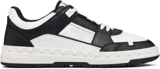 Valentino Garavani Zwarte Sneakers met Rockstud Detail Black Heren