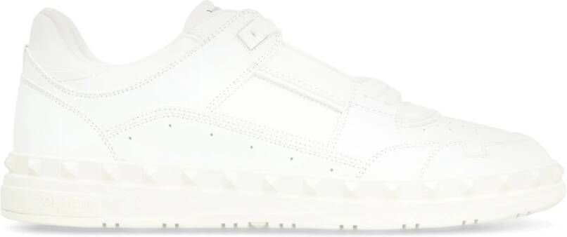 Valentino Garavani Leren sneakers met kegel- en studversieringen White Heren