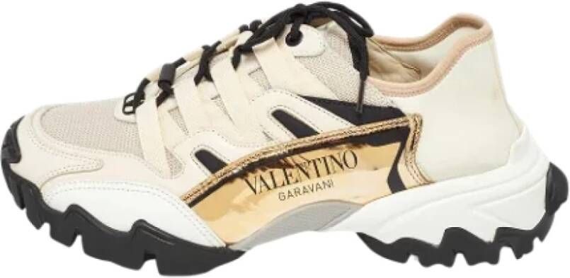 Valentino Vintage Pre-owned Fabric sneakers Beige Dames