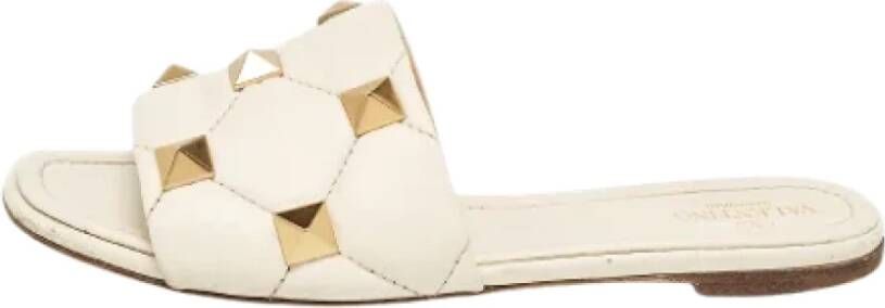 Valentino Vintage Pre-owned Leather sandals Beige Dames