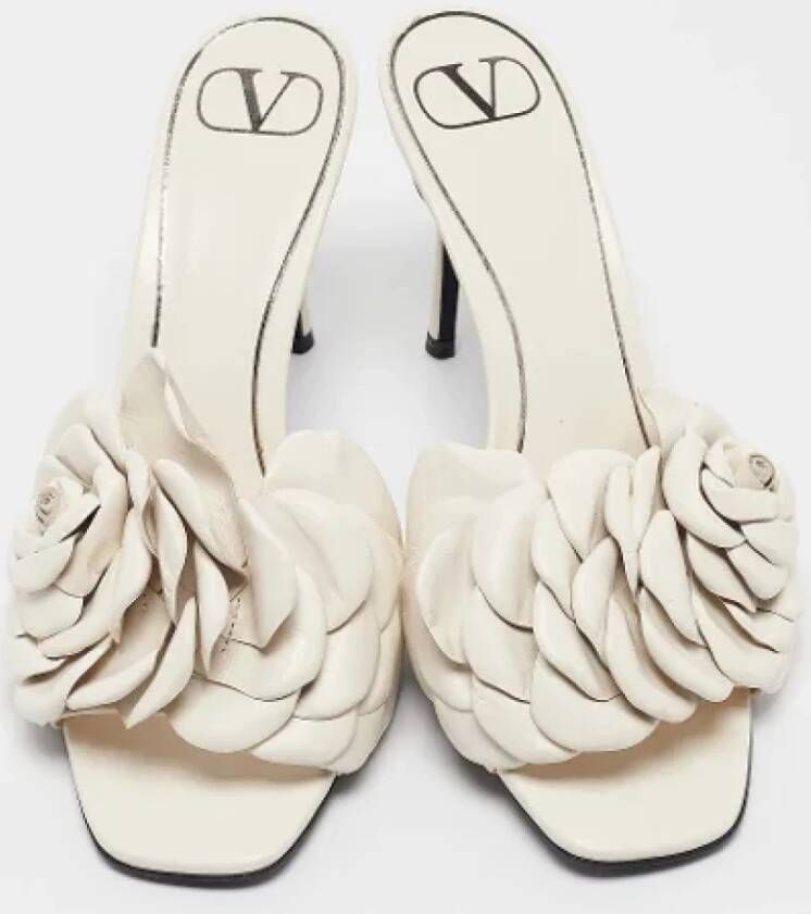 Valentino Vintage Pre-owned Leather sandals White Dames