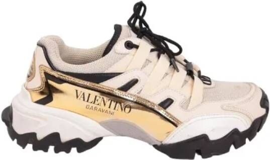 Valentino Vintage Pre-owned Leather sneakers Beige Dames