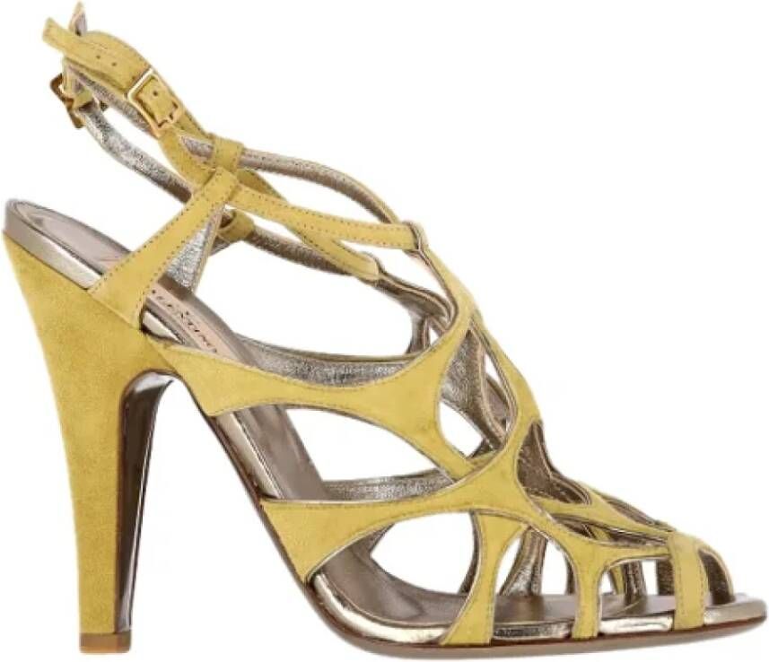 Valentino Vintage Pre-owned Suede sandals Yellow Dames