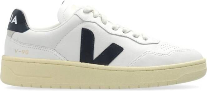 Veja Witte Leren Sneakers met Geperforeerde Neus White Heren