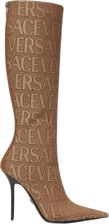 Versace Kniehoge laarzen uit de 'La Vacanza' collectie. Bruin Dames