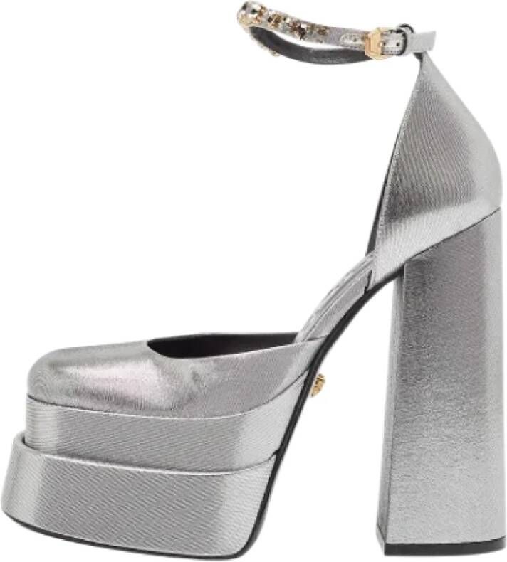 Versace Pre-owned Fabric heels Gray Dames