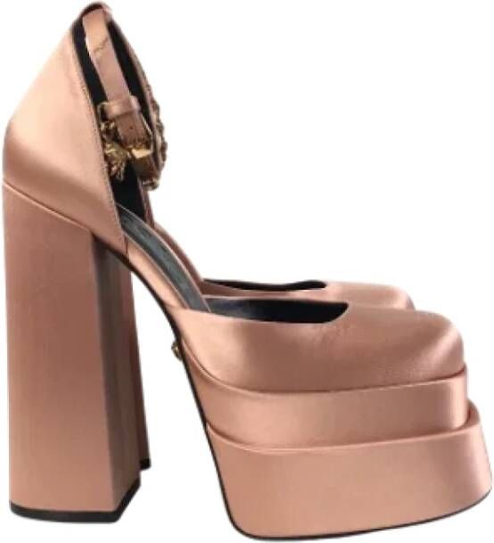 Versace Pre-owned Fabric heels Pink Dames