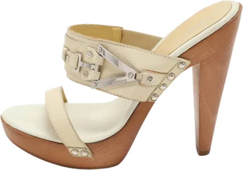 Versace Pre-owned Leather sandals Beige Dames