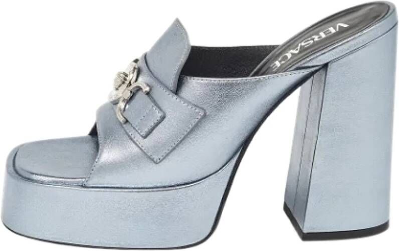 Versace Pre-owned Leather sandals Gray Dames